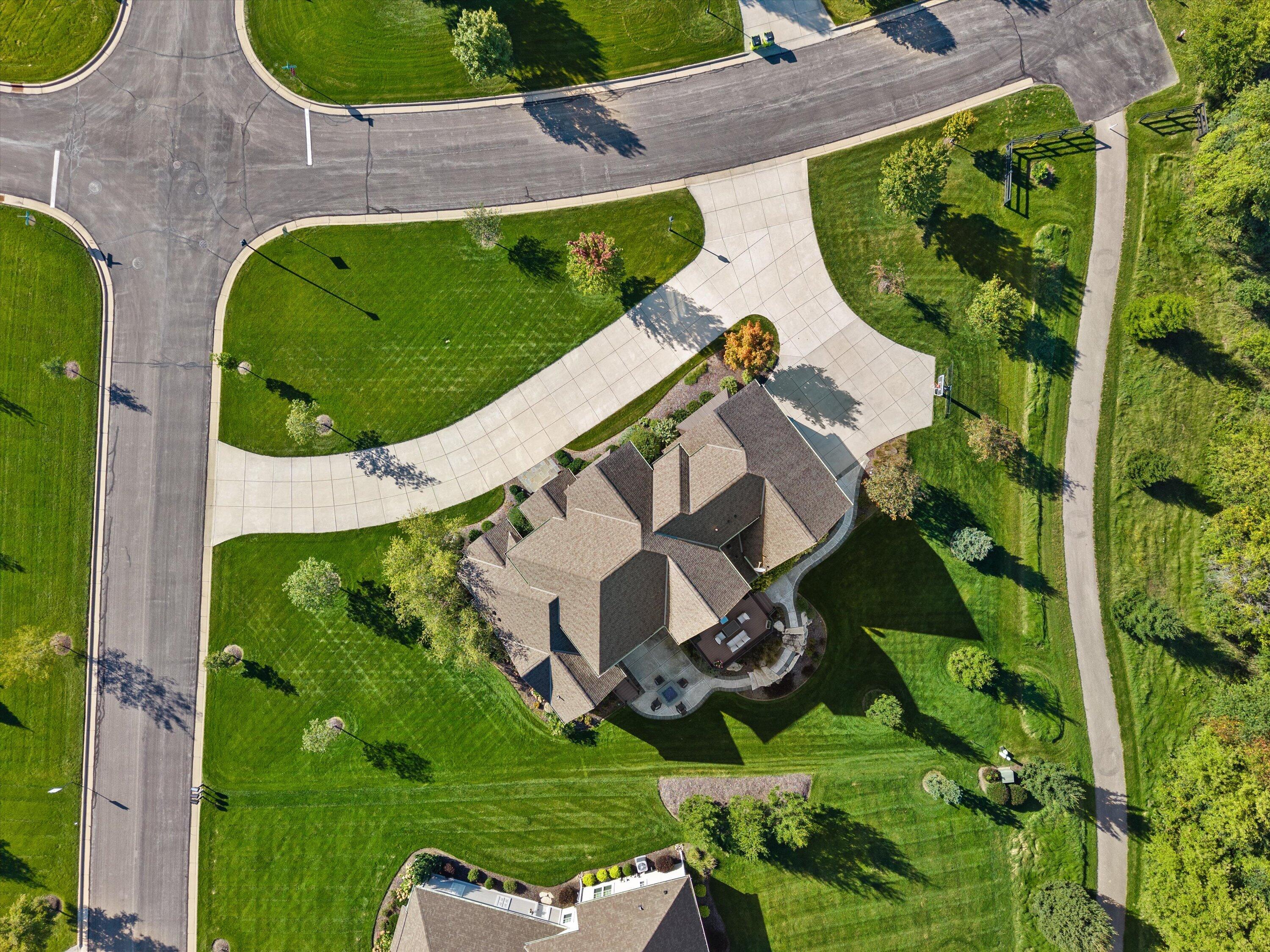 1649 Spring Valley Road Hartland, WI 53029 - Photo 66 of 83 77-DJI_20260929094333_0051_D