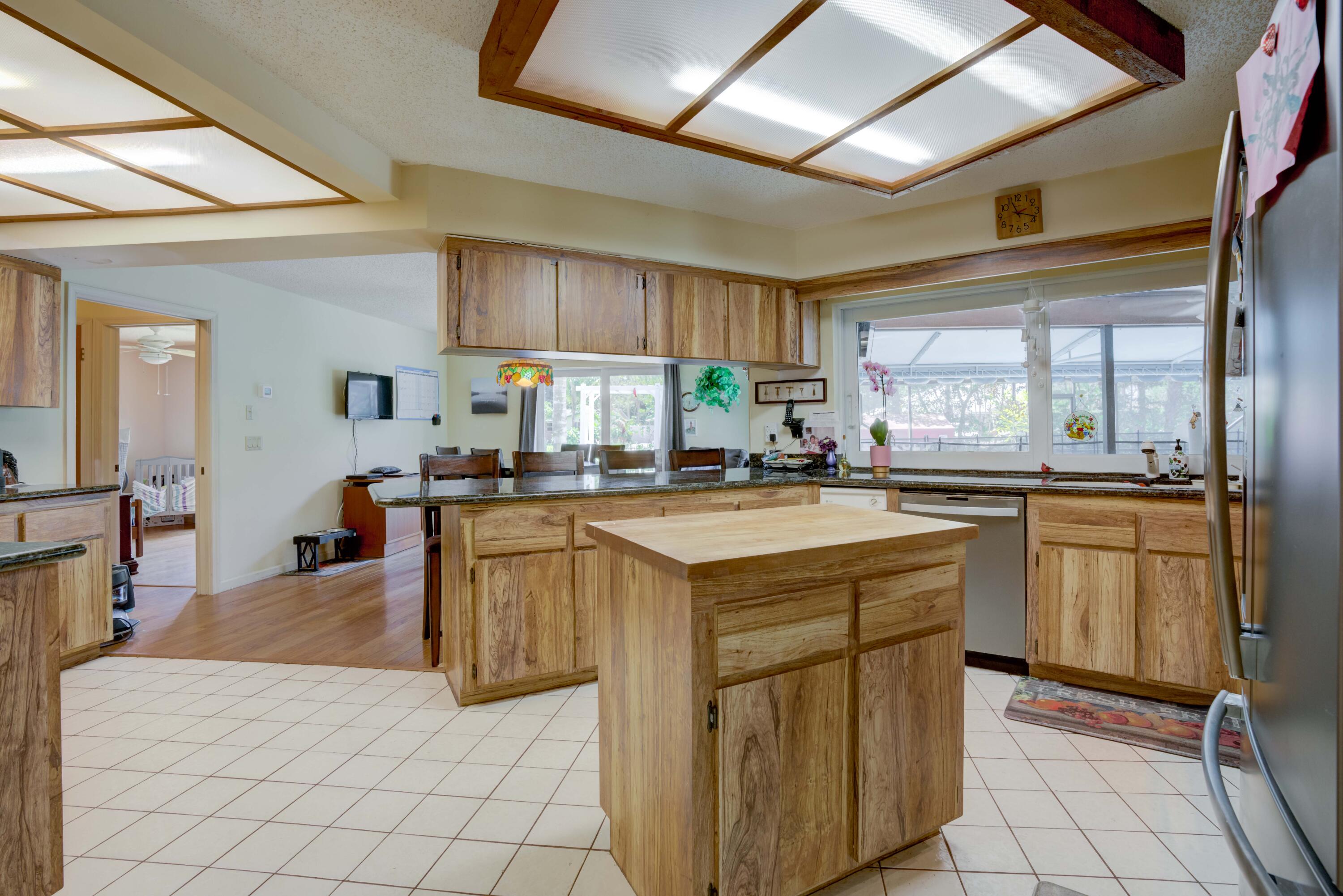9524 Southeast Cove Point Street Jupiter, FL 33469 - Photo 28 of 58 Kitchen