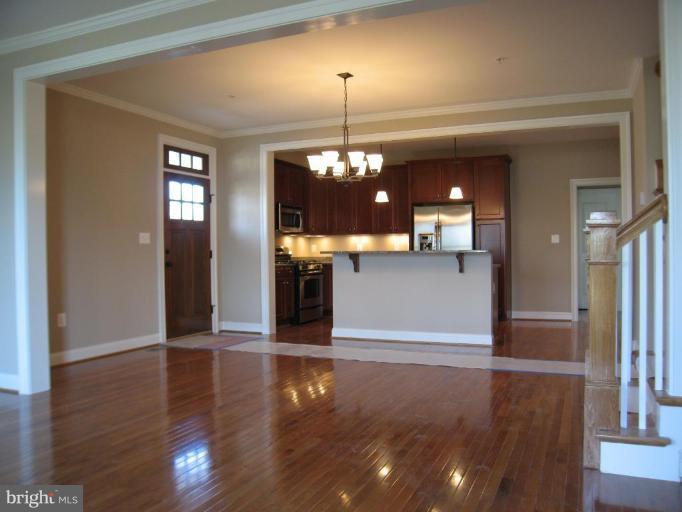 8803 Courts Way, Unit 21 Silver Spring, MD 20910 - Photo 1 of 6 Living Room/Dining Room