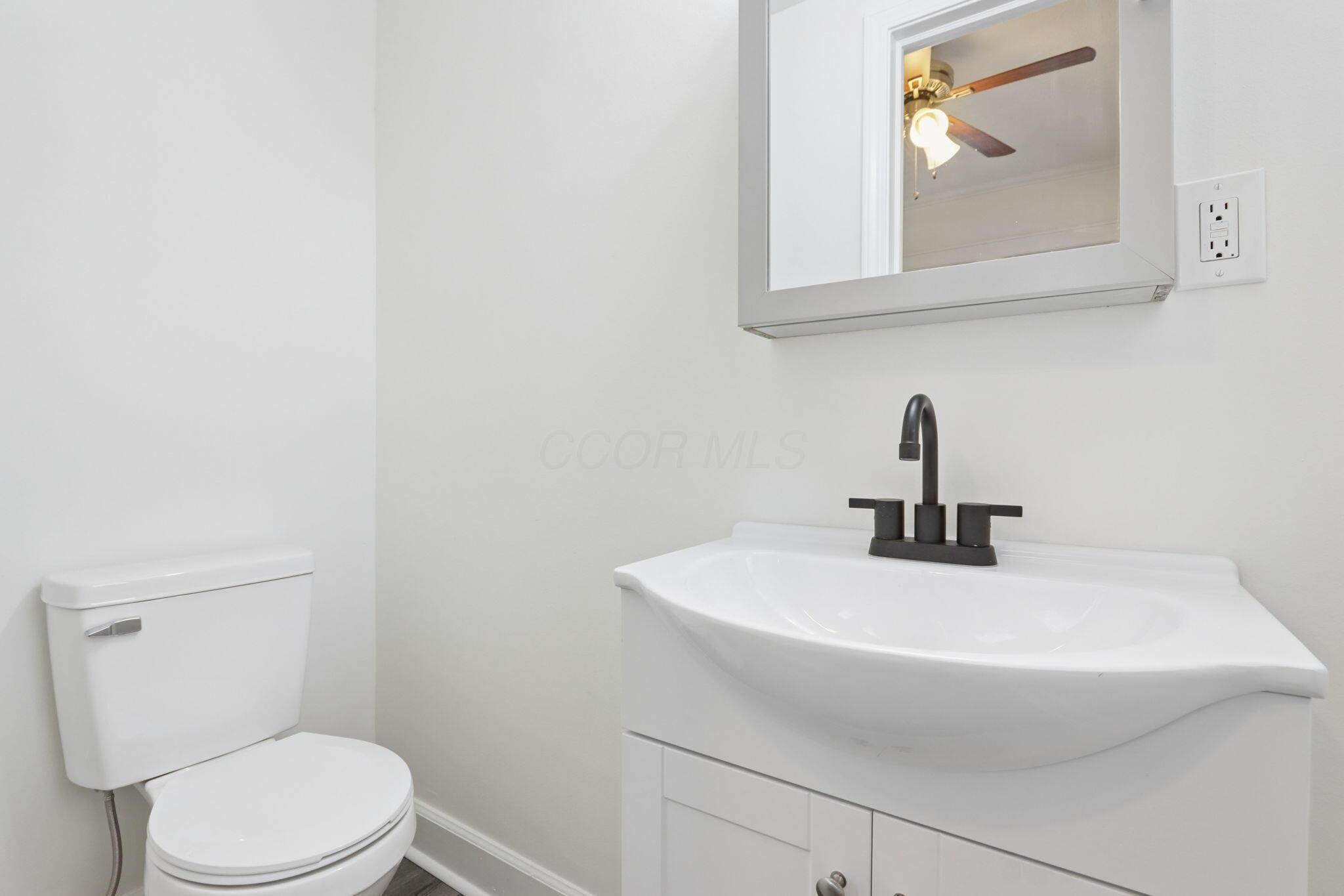 1470 East Weber Road Columbus, OH 43211 - Photo 16 of 36 1ST FLOOR 1/2 BATH