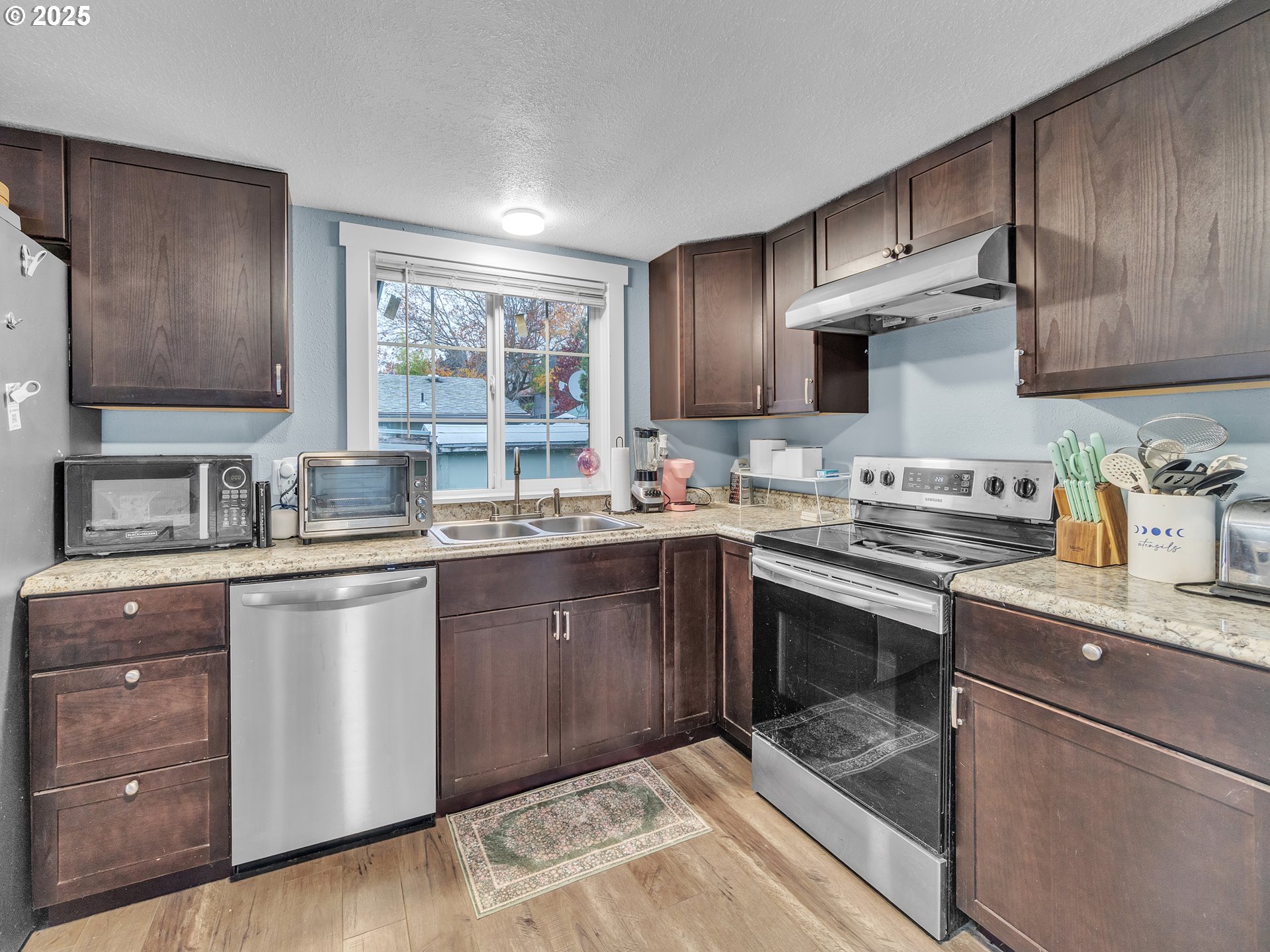 906 Southwest Alder Street, Unit 4 Dundee, OR 97115 - Photo 12 of 28