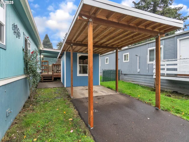 a view of a house with backyard and porch