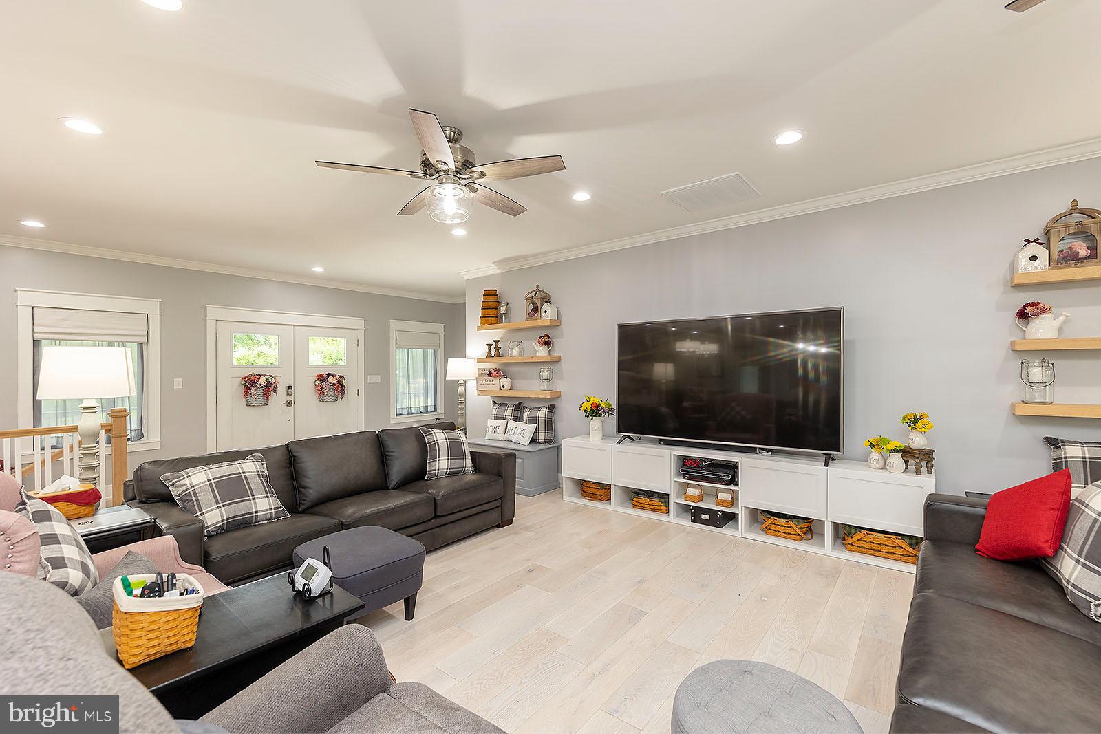 Contemporary space w/ nice neutral paint colors