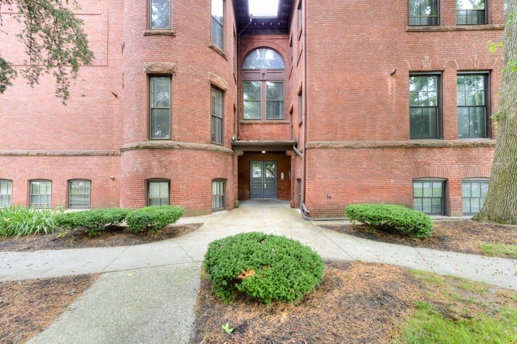 321 Plantation Street, Unit 102 Worcester, MA 01604 - Photo 33 of 35