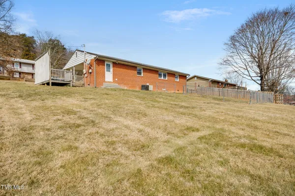 $2,000 | 606 Pine Ridge Road, Unit 4, Johnson City, TN 37601