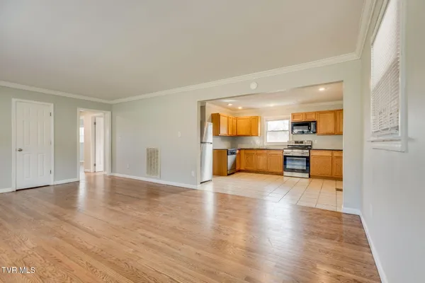 $2,000 | 606 Pine Ridge Road, Unit 4, Johnson City, TN 37601