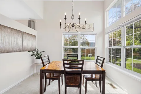$359,900 | 121 South Barton Trail, Batavia, IL 60510
