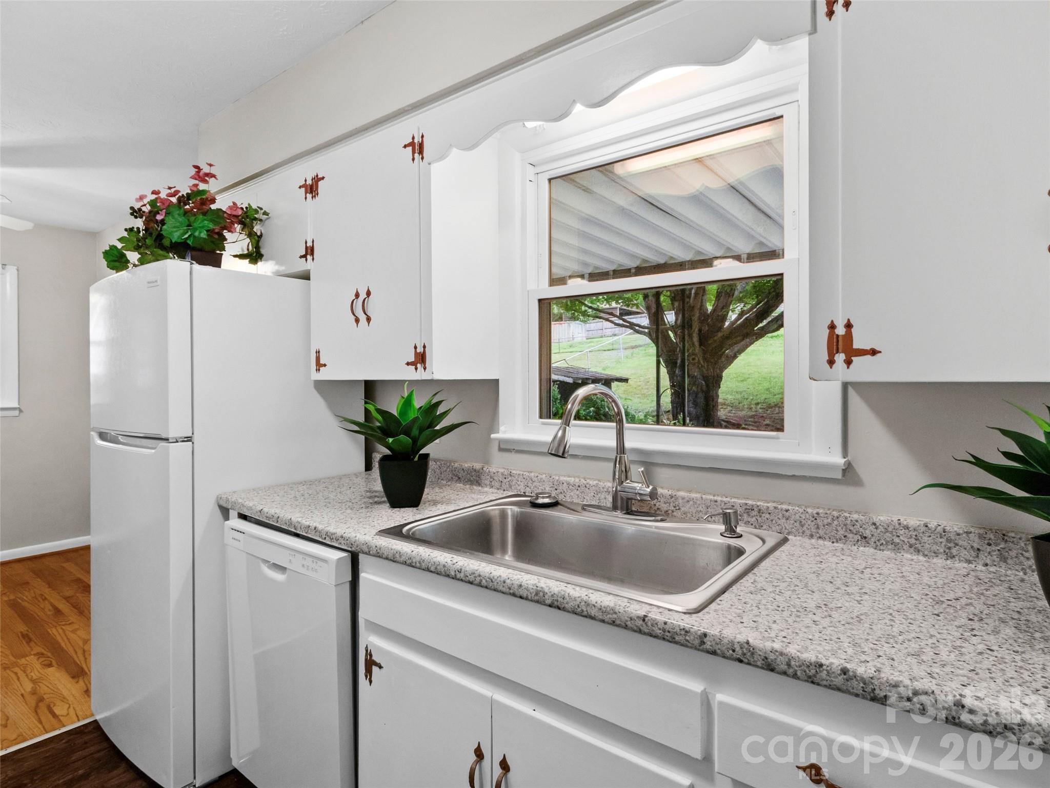 230 School Road East Asheville, NC 28803 - Photo 11 of 42