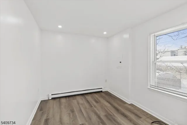 $2,900 | 17 Holsman Street, Paterson, NJ 07522