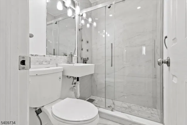 $2,900 | 17 Holsman Street, Paterson, NJ 07522