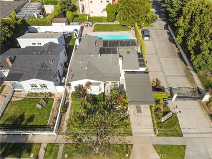 $2,690,000 | 424 South Meadows Avenue, Manhattan Beach, CA 90266