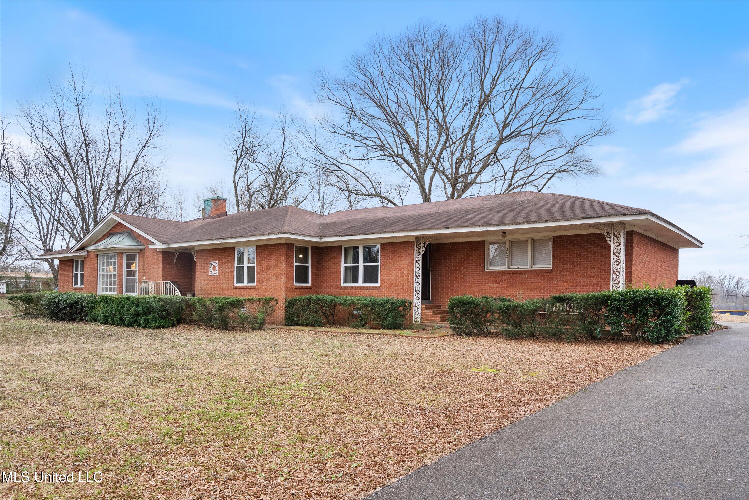 282 Peyton Road Coldwater, MS 38618 - Photo 2 of 37 03-DSC09355