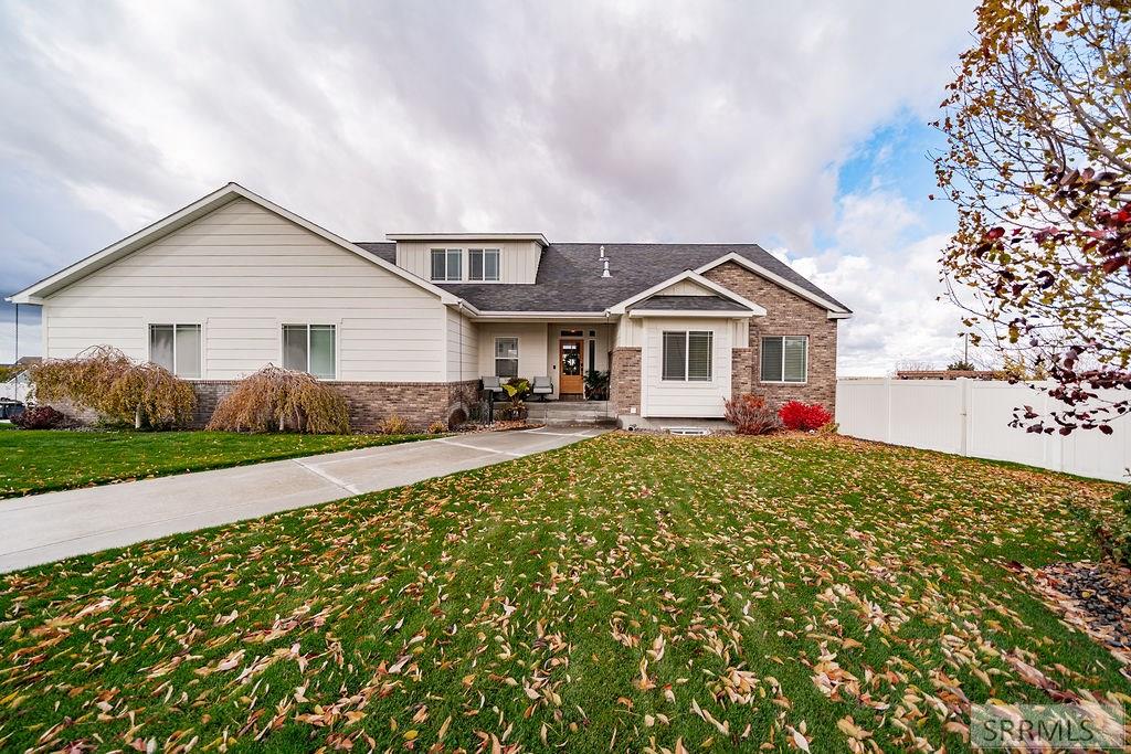 6369 East Tower Castle Loop Ammon, ID 83406 - Photo 3 of 95