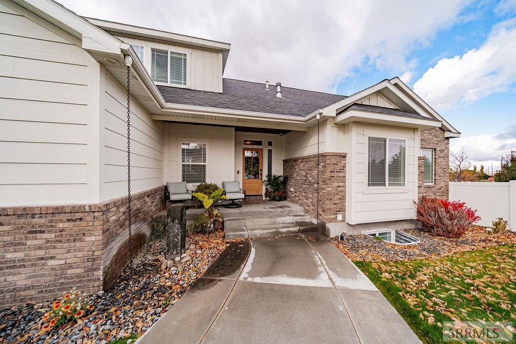 6369 East Tower Castle Loop Ammon, ID 83406 - Photo 5 of 95