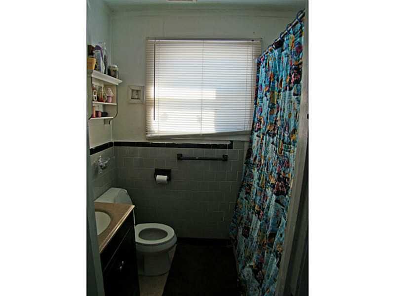 11 Ludlow Road Middletown, RI 02842 - Photo 23 of 24 Bathroom. 2 BR Unit bathroom.