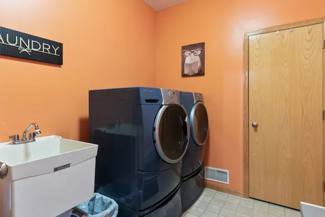 $399,999 | 1536 Stonewood Lane, Eagan, MN 55122