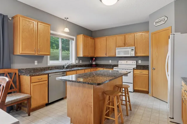 $399,999 | 1536 Stonewood Lane, Eagan, MN 55122