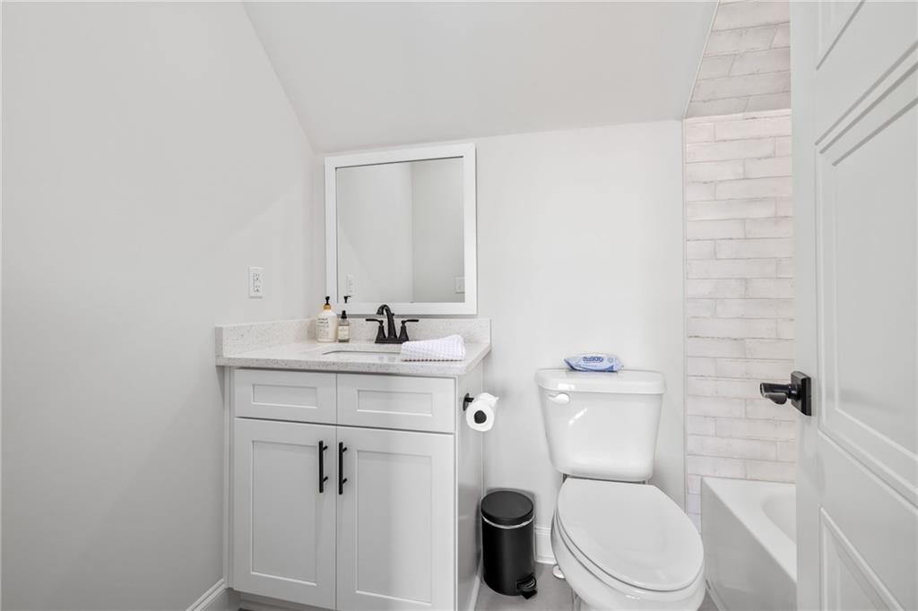 815 North Hampton Way Monroe, GA 30656 - Photo 49 of 89 a bathroom with a sink a toilet and shower