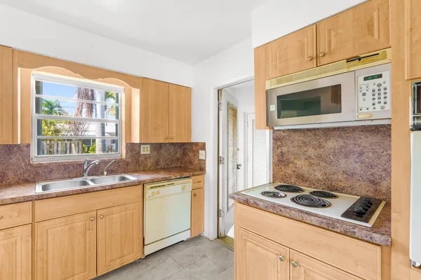 $585,000 | 1941 Northeast 28th Avenue, Pompano Beach, FL 33062