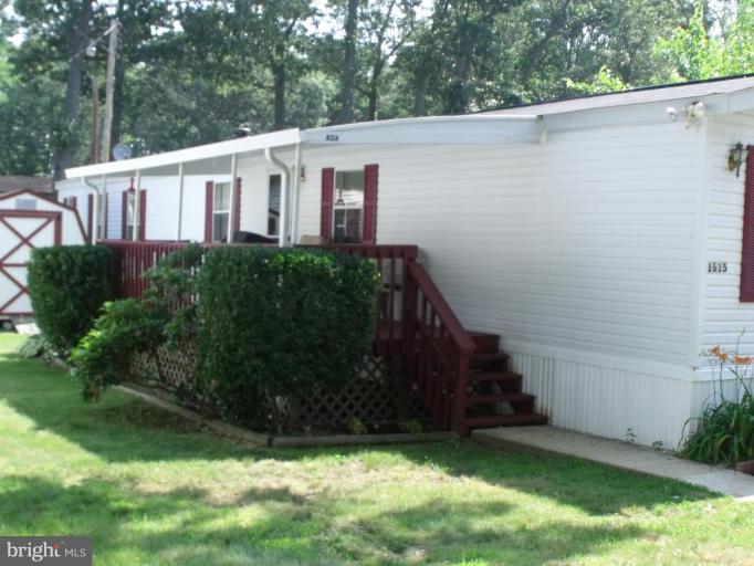 10505 Cedarville Road, Unit 1015 Brandywine, MD 20613 - Photo 5 of 26 a view of a house with backyard and garden