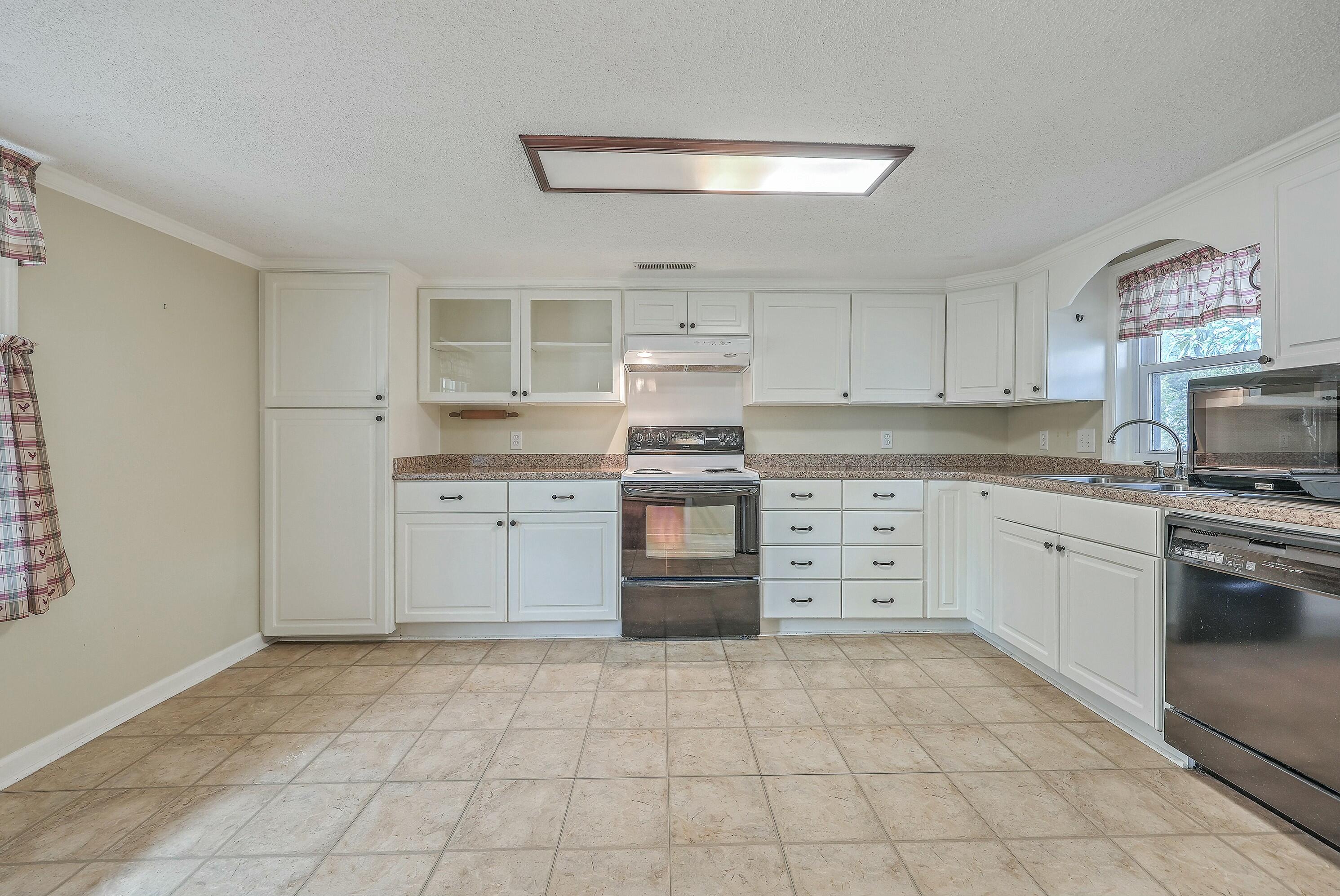 1228 Hawthorne Road Hanahan, SC 29410 - Photo 10 of 26 Large eat in kitchen