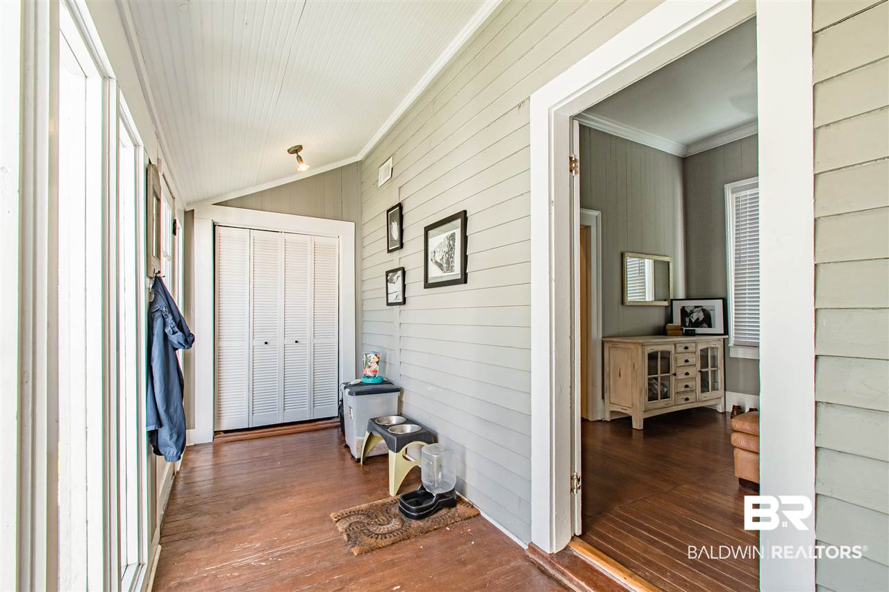 1057 Selma Street Mobile, AL 36604 - Photo 22 of 25 Sun Porch