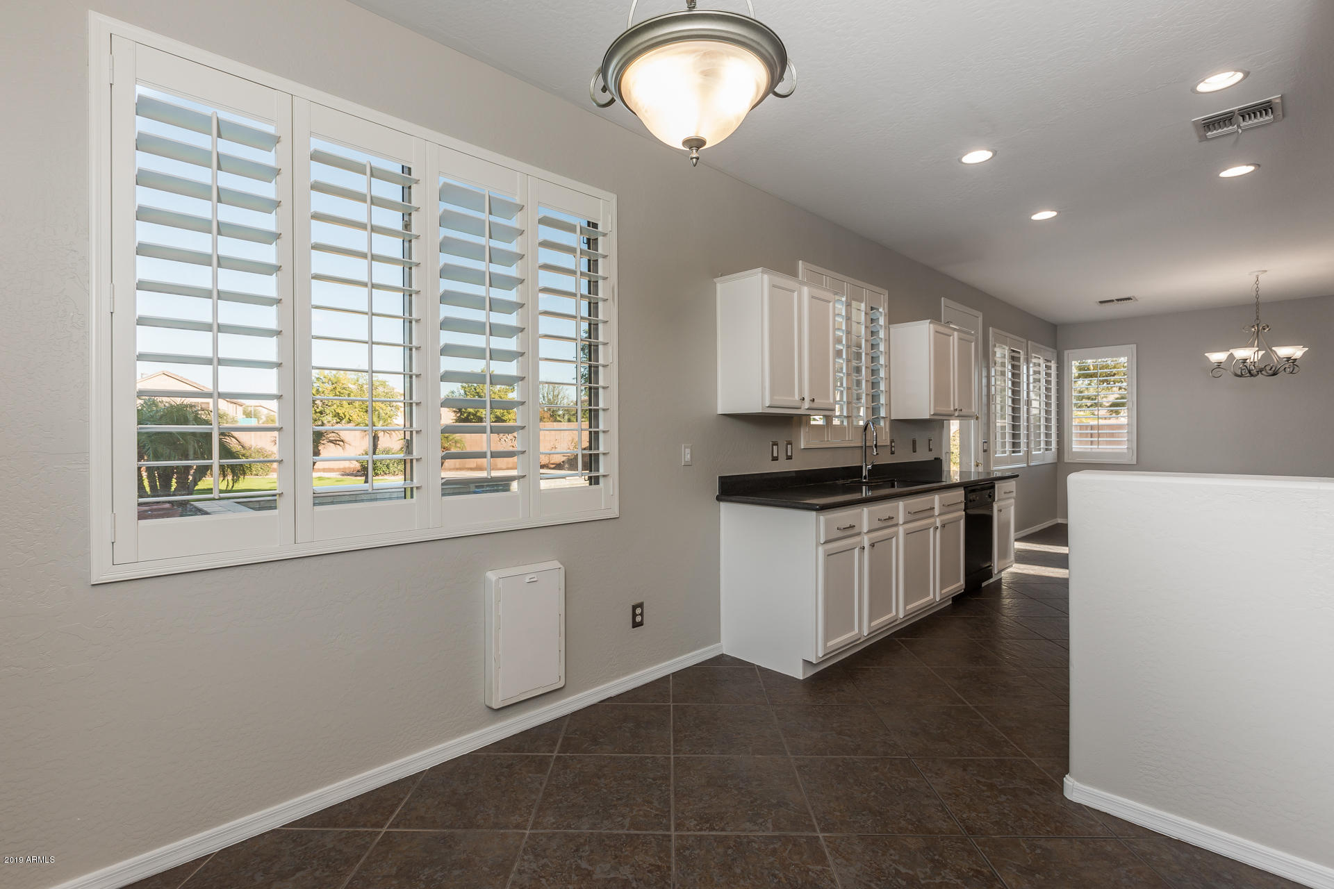 6219 South Martingale Road Gilbert, AZ 85298 - Photo 12 of 34 13) KITCHEN