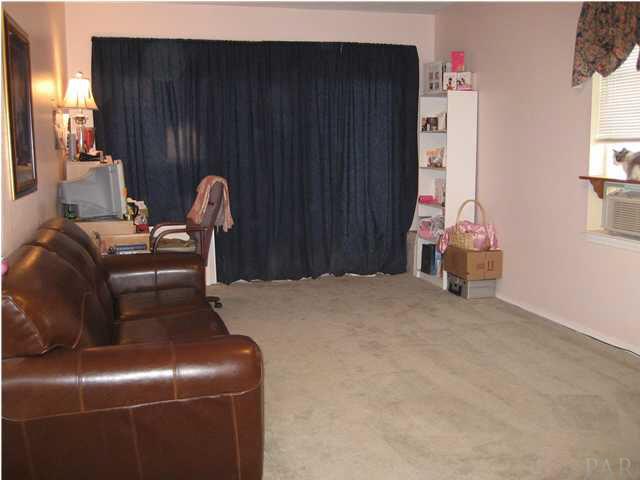 3005 Northwest Junction Road Cantonment, FL 32533 - Photo 6 of 11 family room