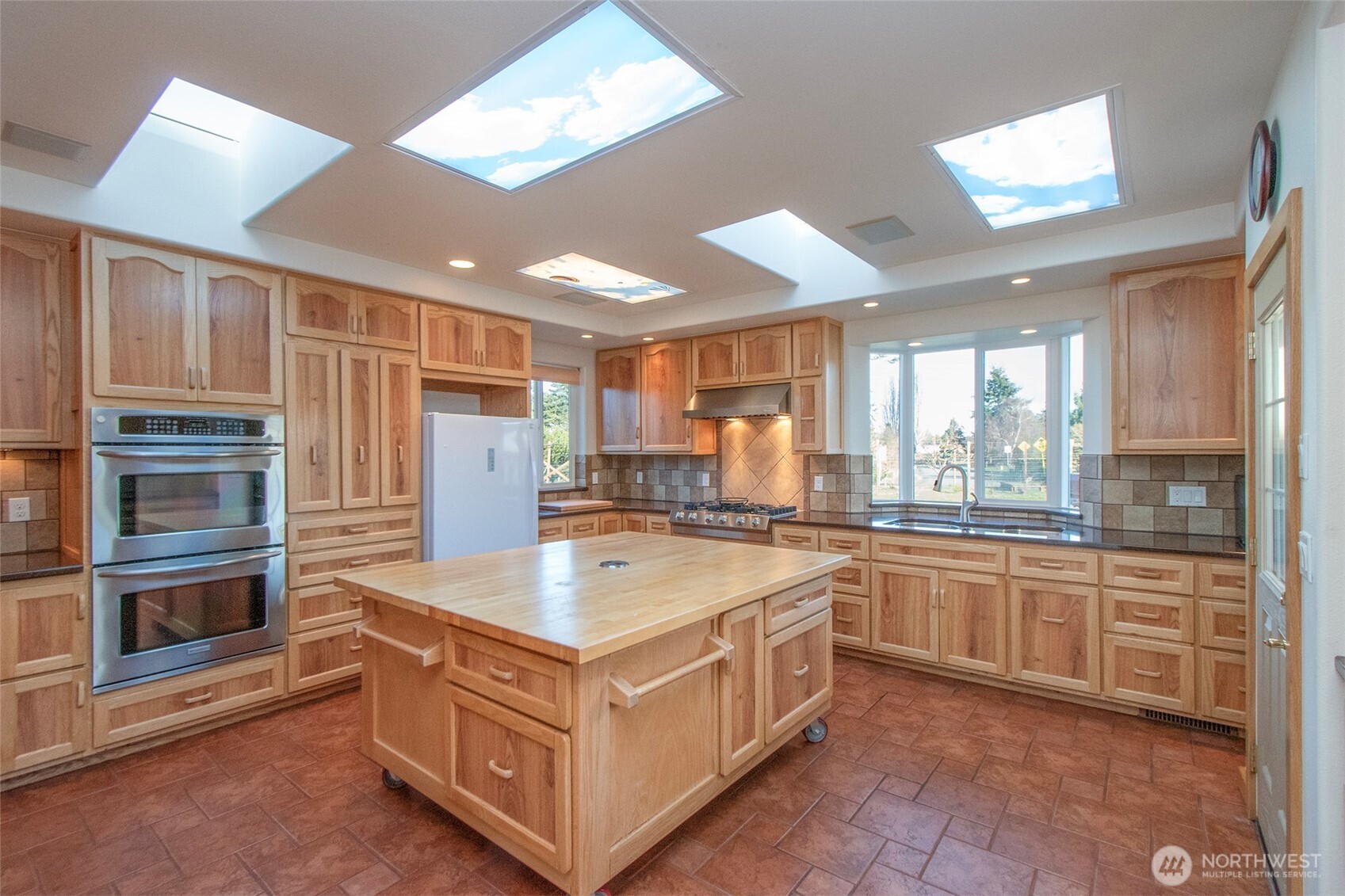 1132 Woodcock Road Sequim, WA 98382 - Photo 17 of 40