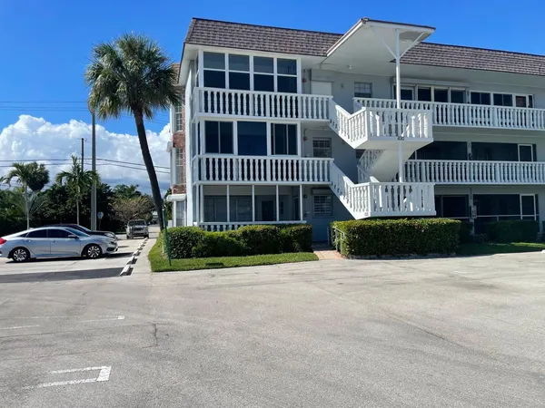 $189,000 | 490 Southeast 19th Avenue, Unit 106, Pompano Beach, FL 33060