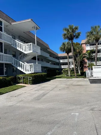 $189,000 | 490 Southeast 19th Avenue, Unit 106, Pompano Beach, FL 33060
