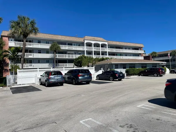 $189,000 | 490 Southeast 19th Avenue, Unit 106, Pompano Beach, FL 33060