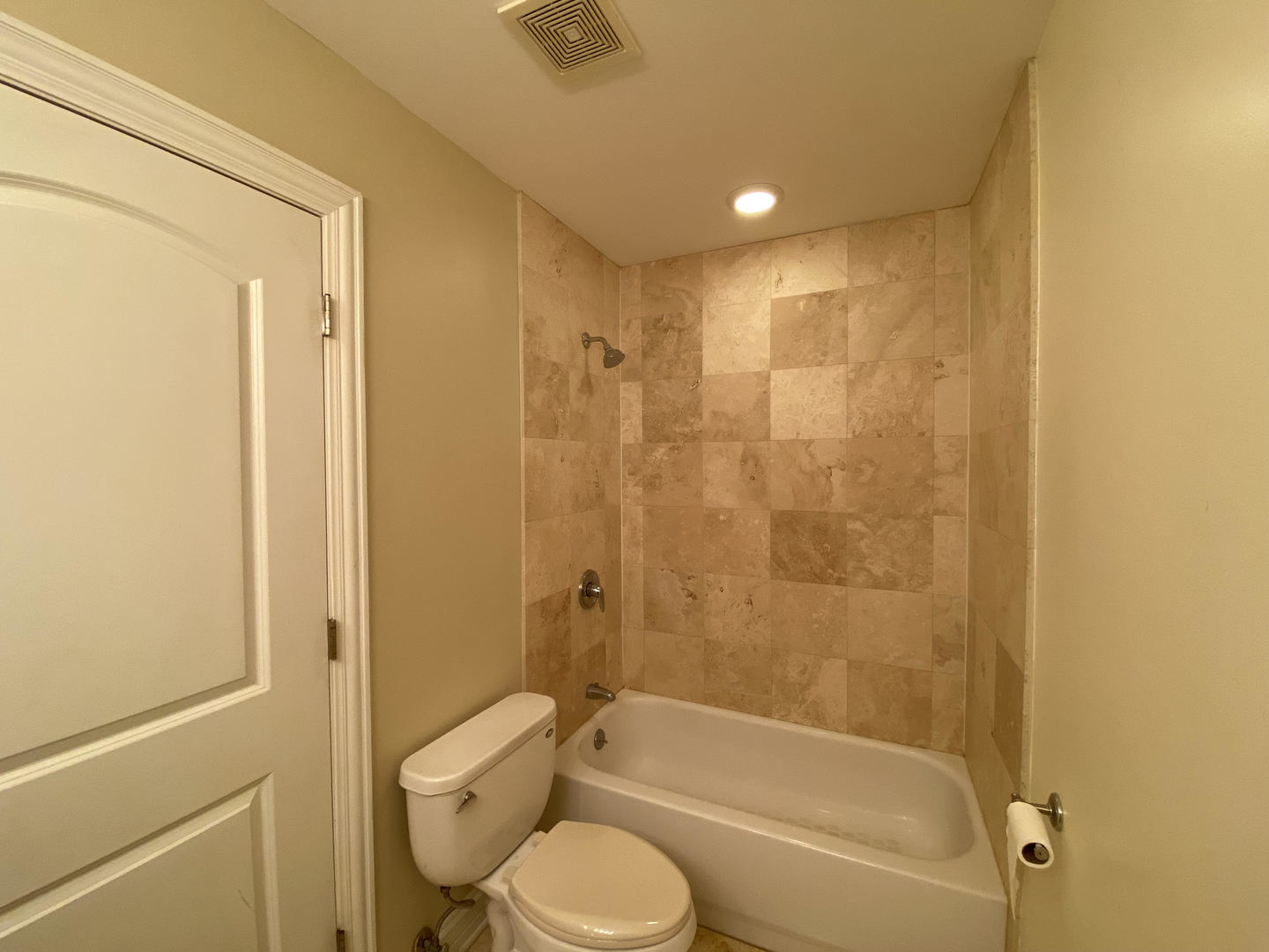 2525 West Harrison Street, Unit 2 Chicago, IL 60612 - Photo 14 of 16 a bathroom with a toilet and a bathtub