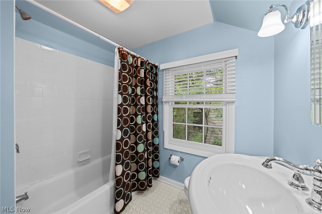 20900 Halworth Road Shaker Heights, OH 44122 - Photo 25 of 37