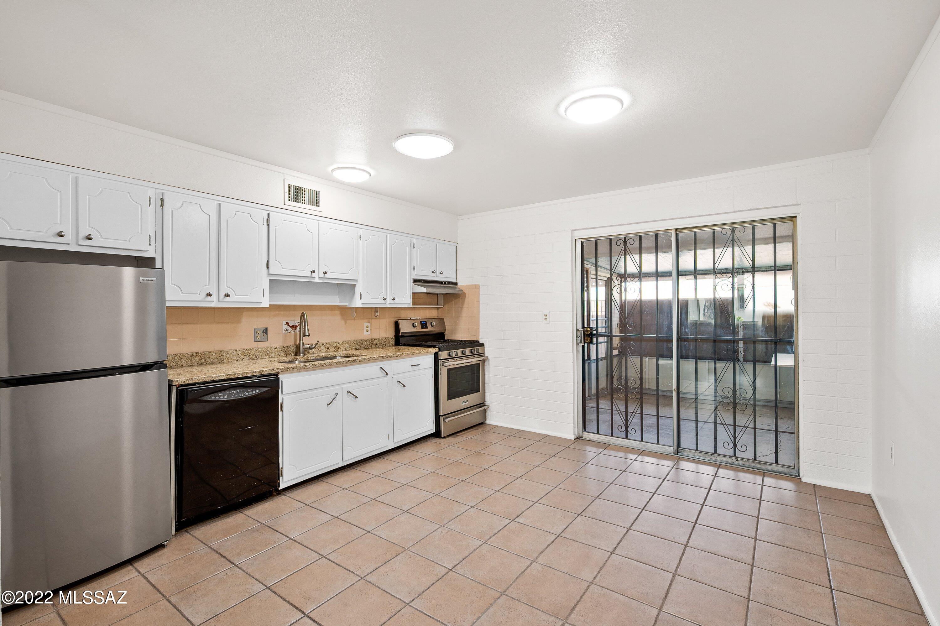 426 North Silverbell Road Tucson, AZ 85745 - Photo 8 of 29 Gallery Image 8