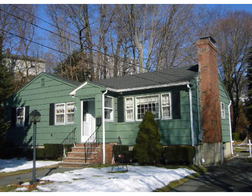11 Spring View Terrace Lynn, MA 01904 - Photo 1 of 13 Gallery Image 1
