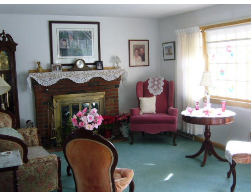 11 Spring View Terrace Lynn, MA 01904 - Photo 2 of 13 Gallery Image 2