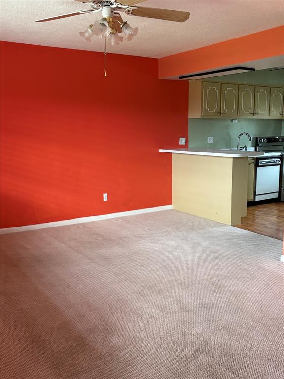 5505 Hernandes Drive, Unit 216 Orlando, FL 32808 - Photo 3 of 4