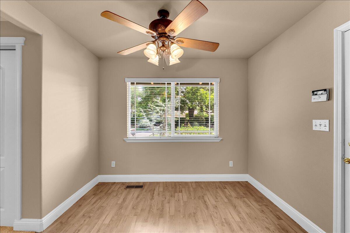 7038 Riata Drive Redding, CA 96002 - Photo 18 of 40 breakfast nook
