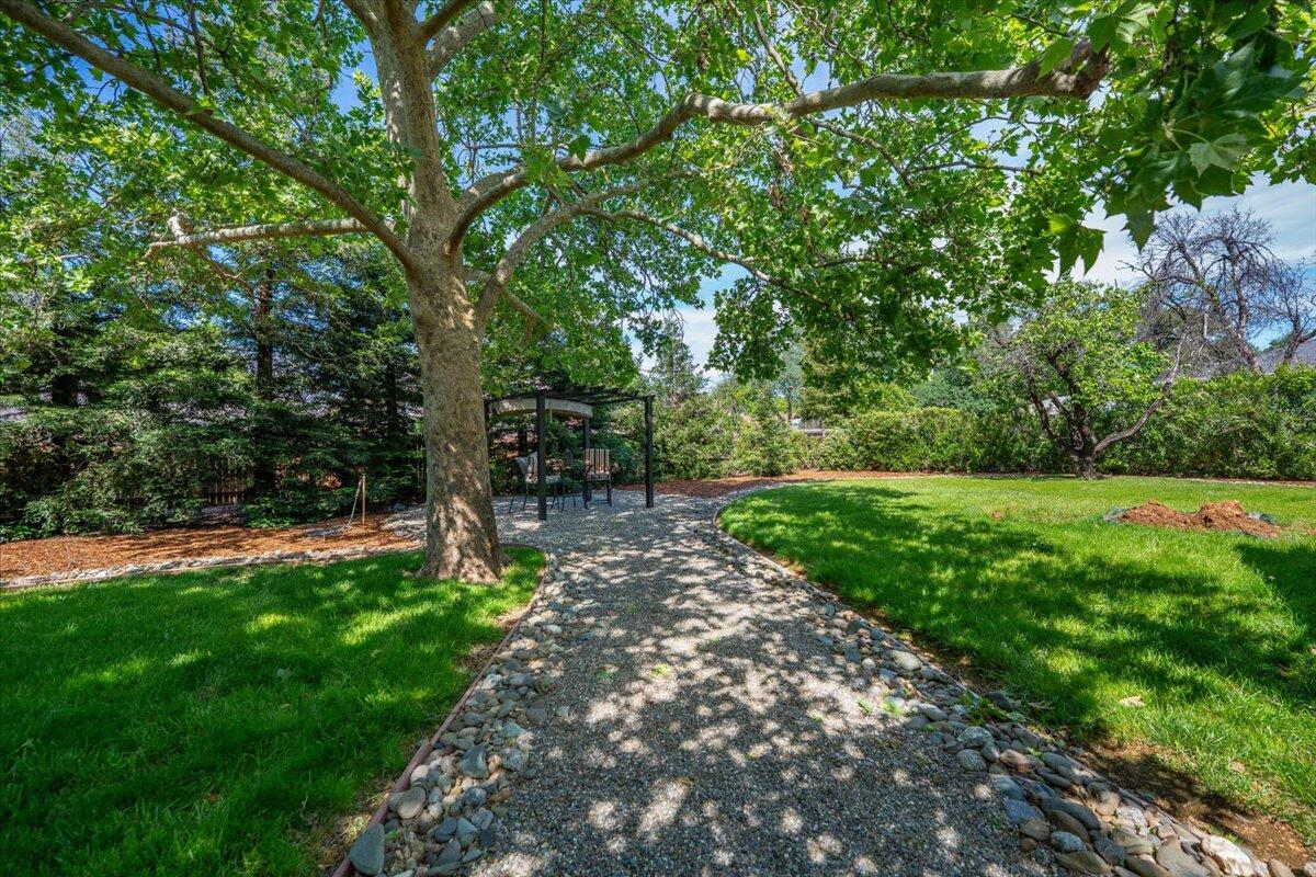 7038 Riata Drive Redding, CA 96002 - Photo 31 of 40 path to gazebo