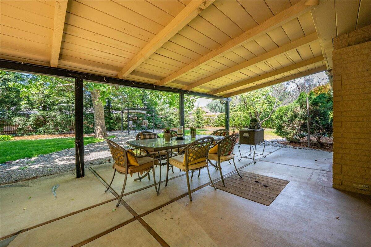 7038 Riata Drive Redding, CA 96002 - Photo 6 of 40 Refreshing Patio