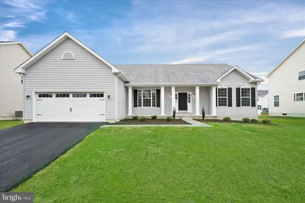 a view of a yard in front of a house