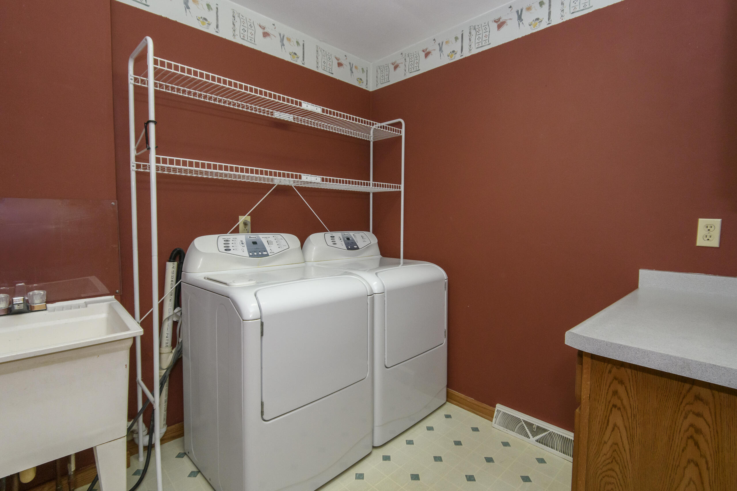 W3504 Conlon Road Hampden, WI 53925 - Photo 24 of 56 First Floor Laundry