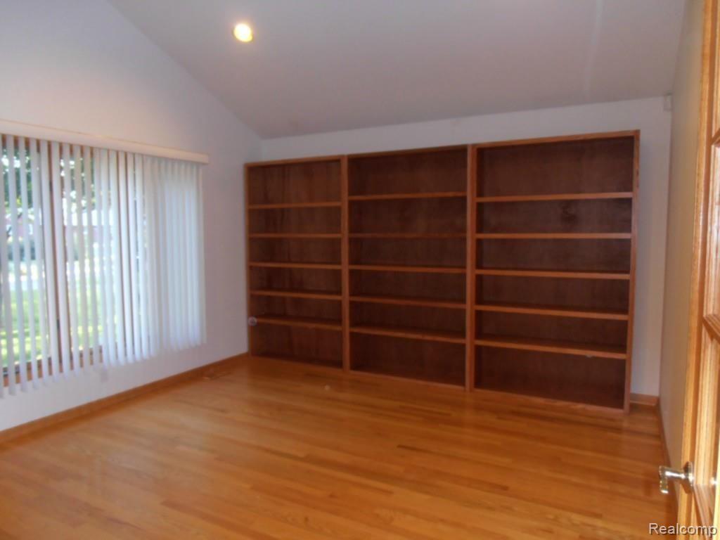 1111 Bloomer Road Rochester, MI 48307 - Photo 10 of 29 P8280153.jpg