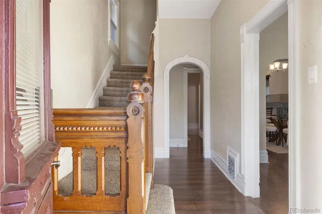 a view of an entrance of the house