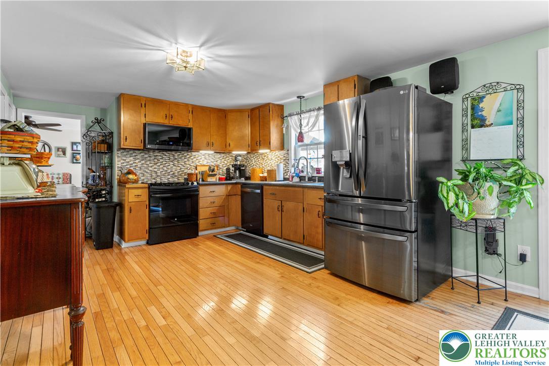 1495 Morgan Hill Road Easton, PA 18042 - Photo 2 of 30