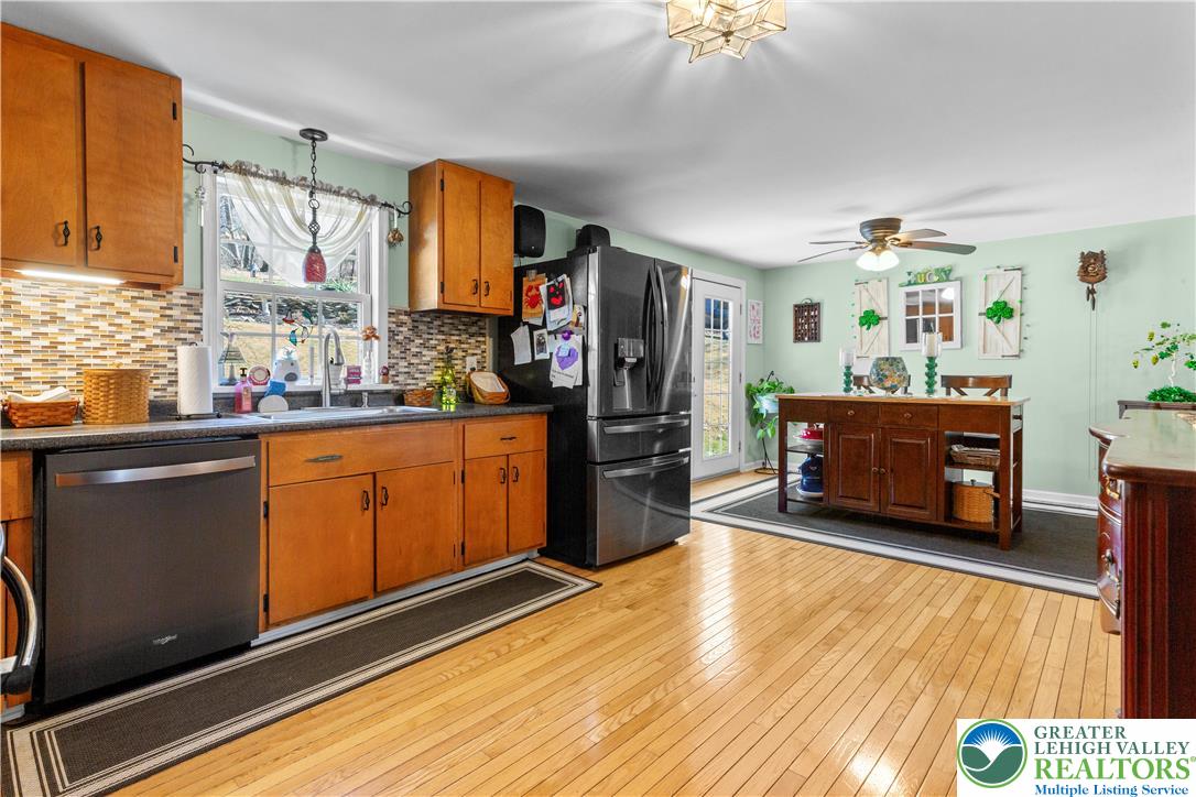 1495 Morgan Hill Road Easton, PA 18042 - Photo 3 of 30