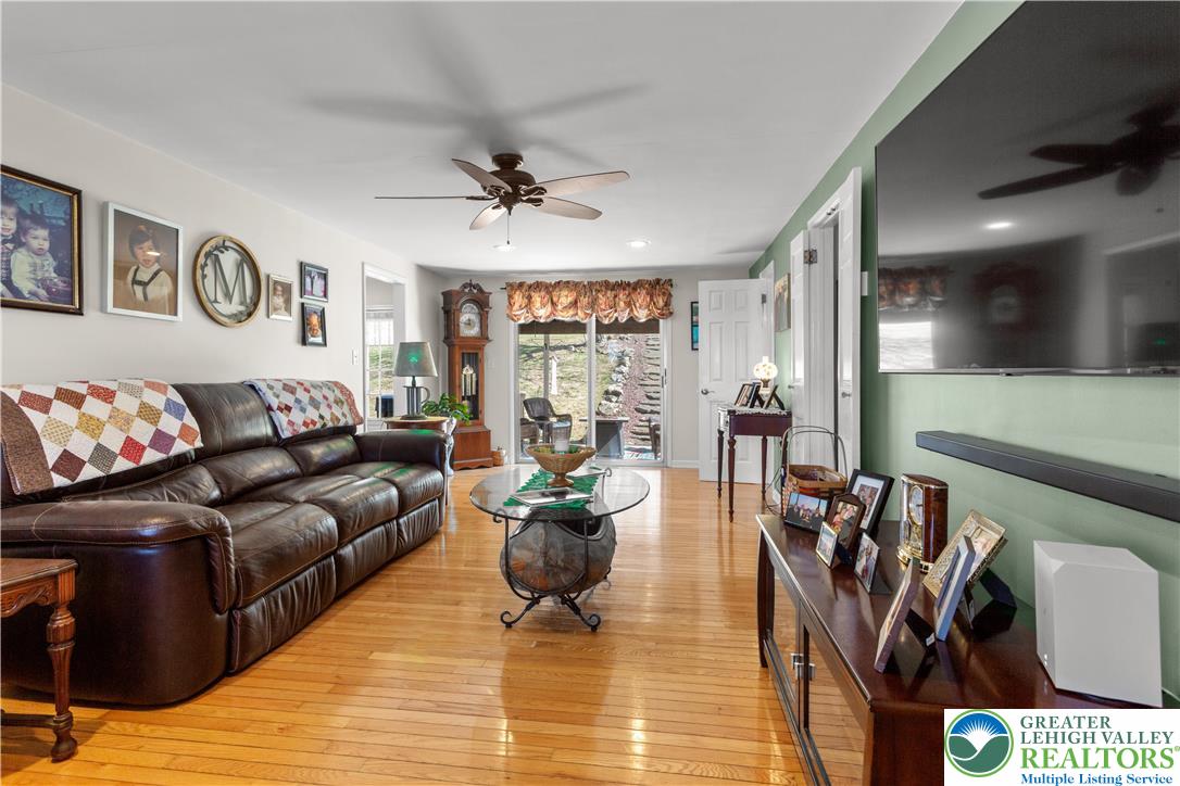 1495 Morgan Hill Road Easton, PA 18042 - Photo 7 of 30