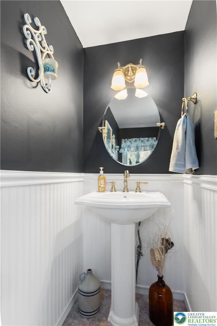 1495 Morgan Hill Road Easton, PA 18042 - Photo 9 of 30