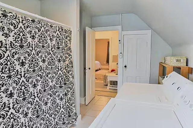 $3,500 | 212 Circular Street, Unit 2, Saratoga Springs, NY 12866